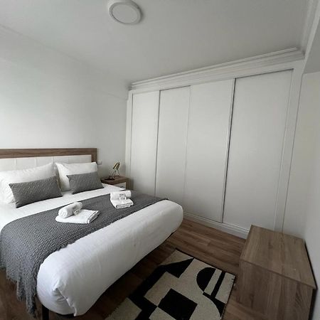 Gris Parking A Menos De 1 Min A Pie 비고 외부 사진